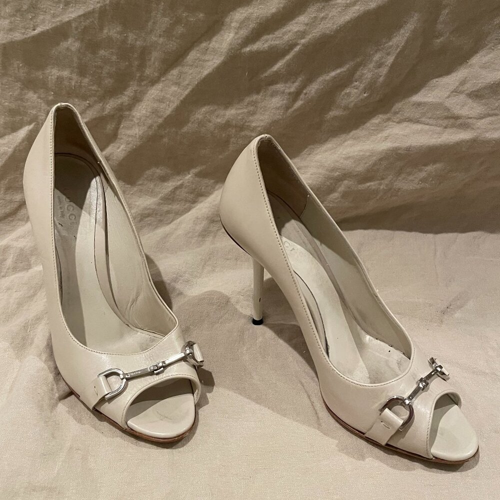 Vintage Gucci Peek A Boo Toe Cream Leather Pumps with Silver Hardware